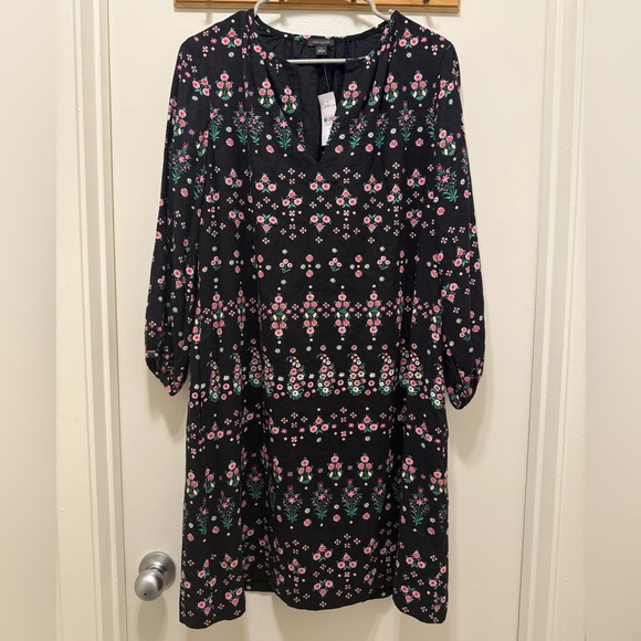 Ann Taylor Dresses & Skirts - NWT Ann Taylor Floral Stripe Split Neck Shift Dress